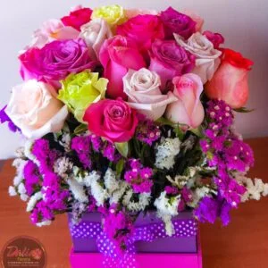 Arreglo Floral Arcoíris de Rosas (A-63)