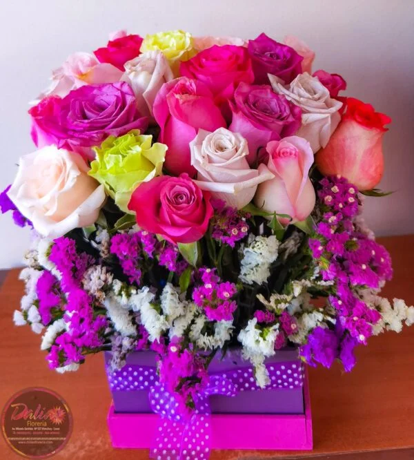 Arreglo Floral Arcoíris de Rosas (A-63)