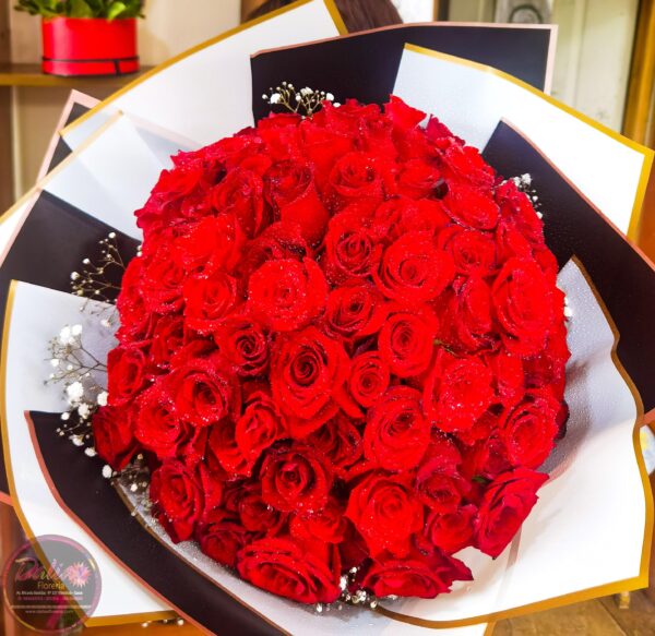 Ramo de Rosas Rojas con Detalles de Paniculata (R-04)