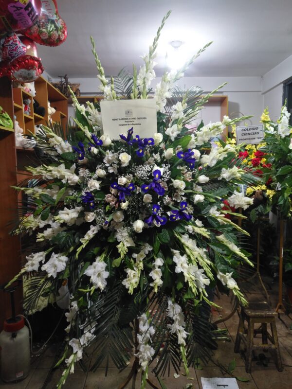 Majestuoso Arreglo Floral Funerario (P-33)