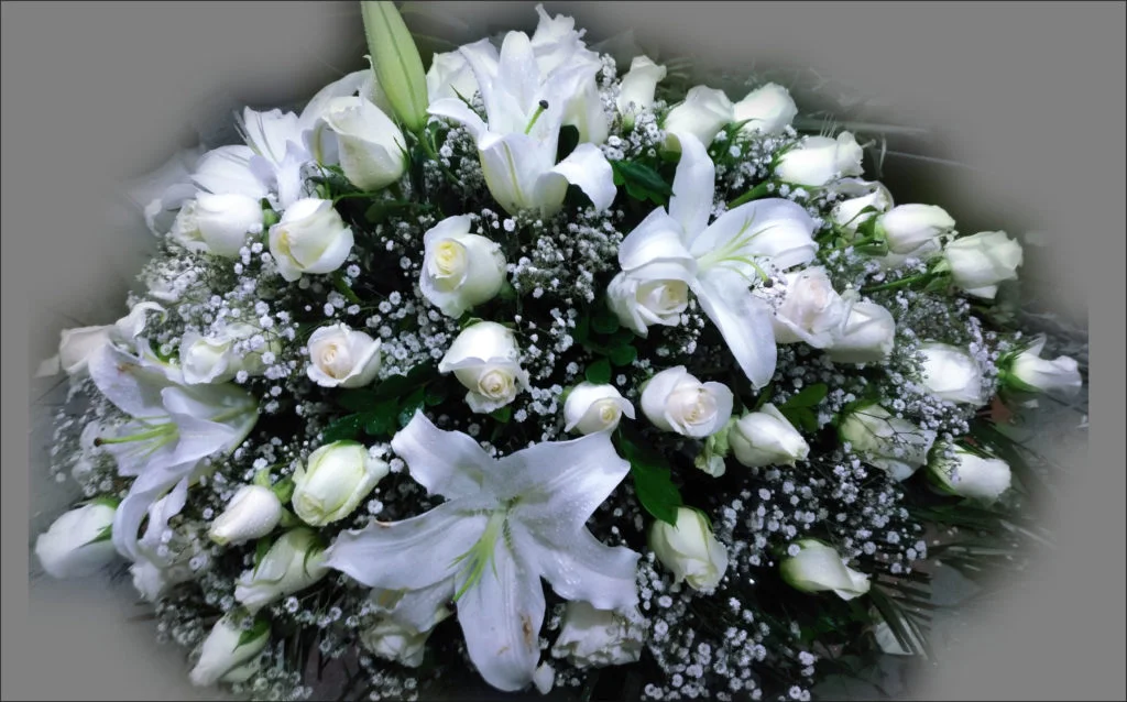 Arreglo Manto Floral Elegante para Ocasiones Especiales (M-07)