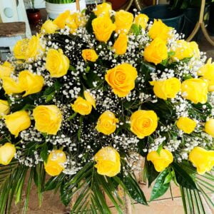 Arreglo de Rosas Amarillas para Expresar Alegría y Amistad (M-15)