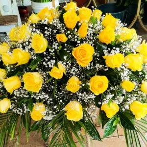 Arreglo de Rosas Amarillas para Expresar Alegría y Amistad (M-15)
