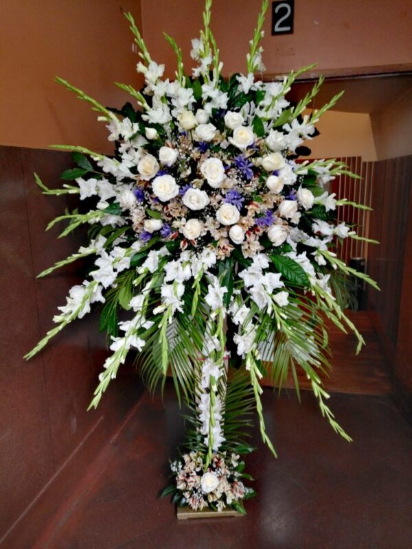 Este imponente arreglo floral (P-09)