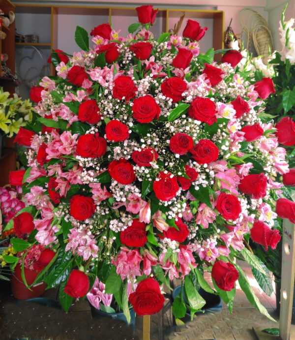 Corona fúnebre Elegancia en Rojo y Rosa (P-10)