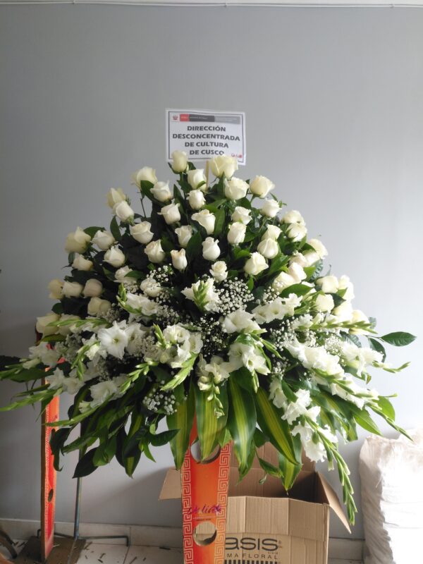Arreglo Floral Pedestal Funebres Elegante en Blanco(P-02)