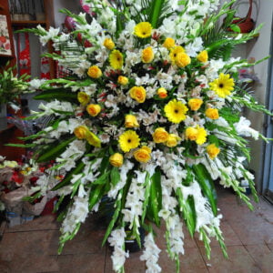 Arreglo Floral Condolencias, Colorido y Alegre (P-22) Dalias floreria