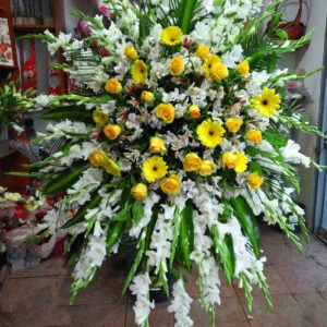 Arreglo Floral Condolencias, Colorido y Alegre (P-22) Dalias floreria