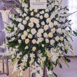 Majestuoso Arreglo Floral Bloanco, (P-36)  daliasfloreria.com>florerias en cusco